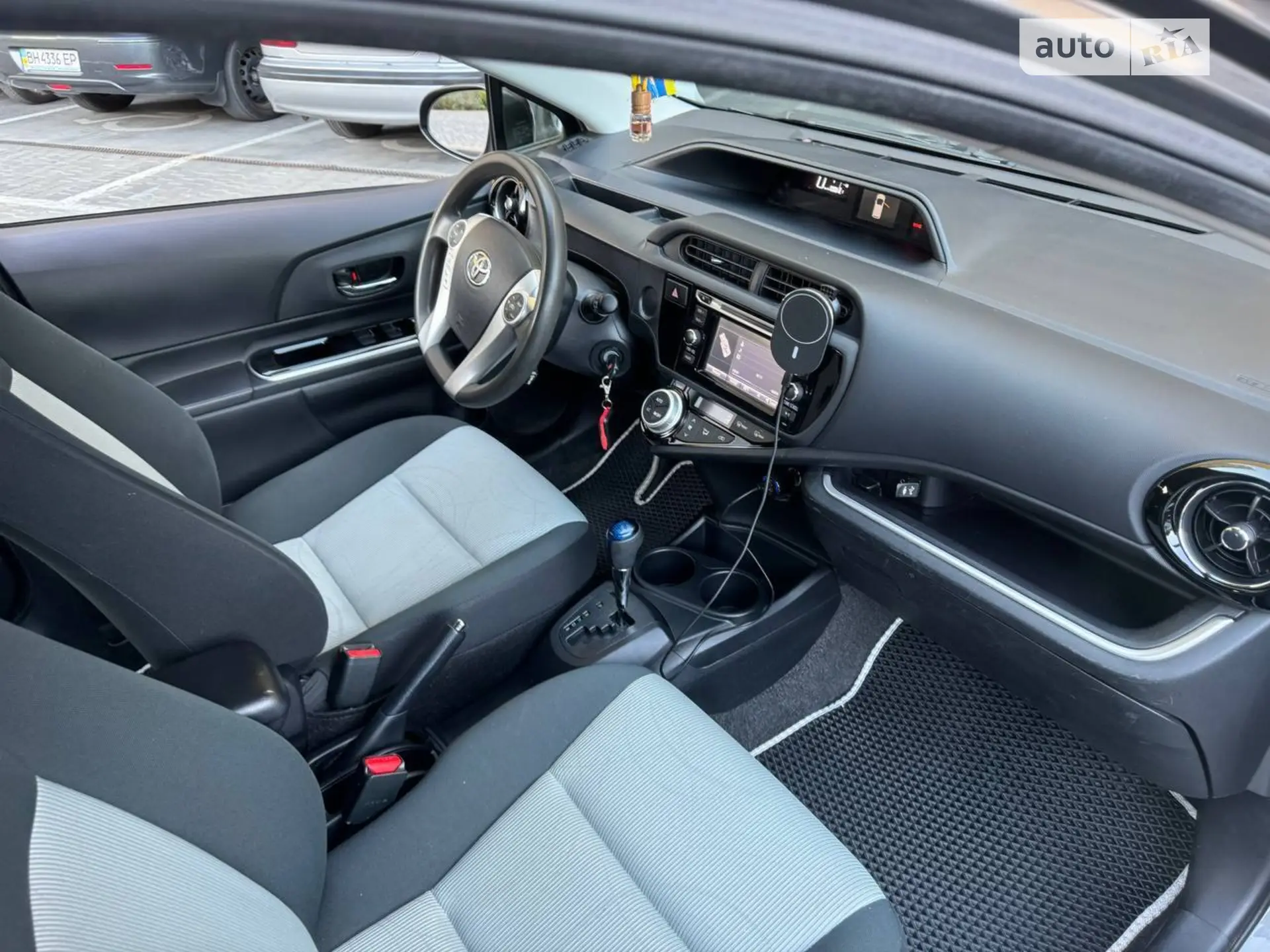 2015 Toyota Prius c - мініатюра 9