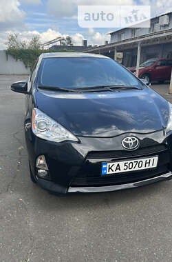 Хэтчбек Toyota Prius C 2014 в Киеве