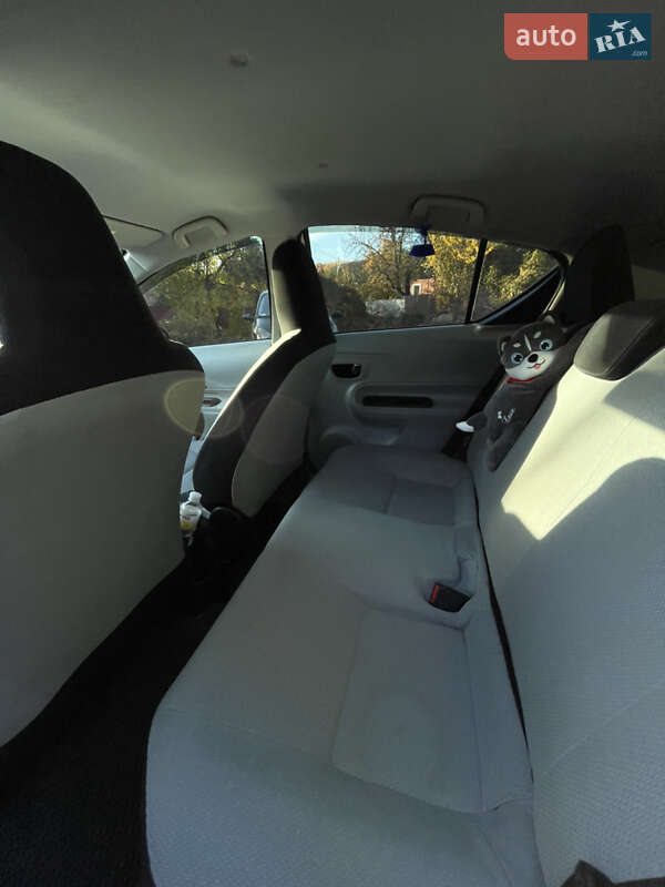 Хэтчбек Toyota Prius C 2014 в Полтаве