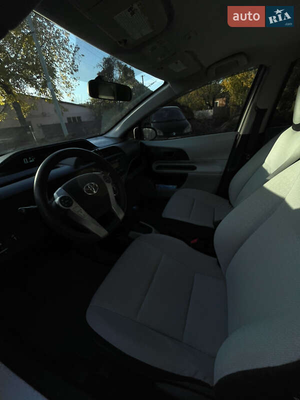 Хэтчбек Toyota Prius C 2014 в Полтаве