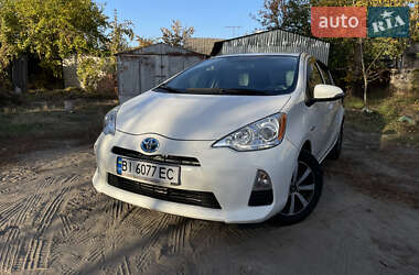 Хетчбек Toyota Prius C 2014 в Полтаві