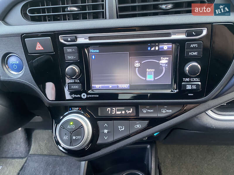 Хетчбек Toyota Prius C 2015 в Києві