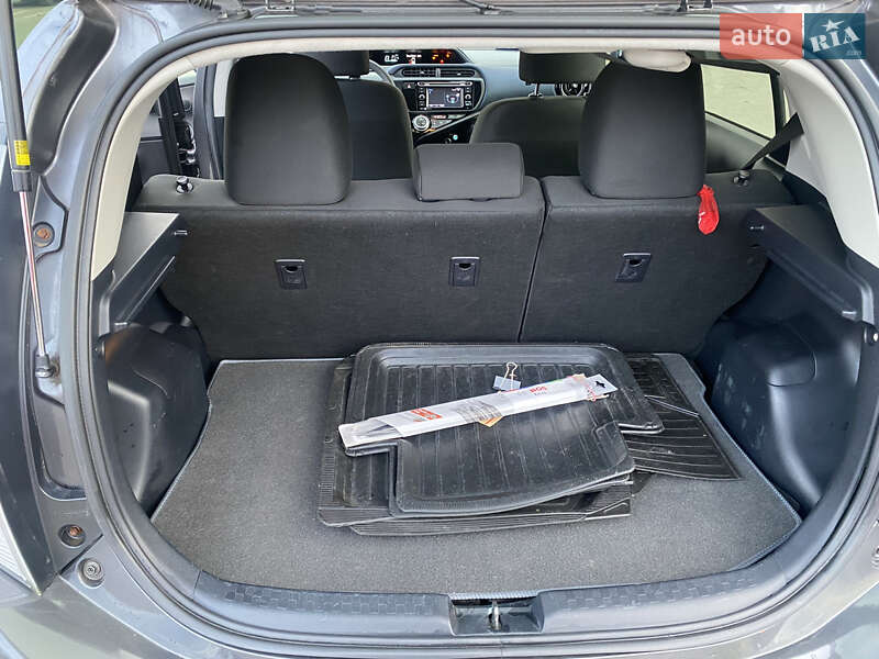 Хетчбек Toyota Prius C 2015 в Києві