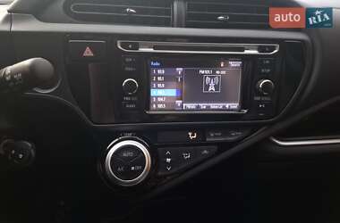Хэтчбек Toyota Prius C 2016 в 