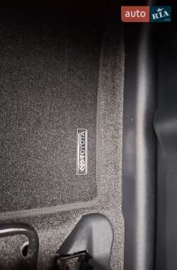 Хэтчбек Toyota Prius C 2016 в 