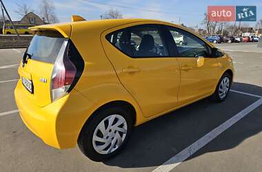 Хетчбек Toyota Prius C 2015 в 