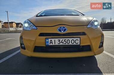 Хетчбек Toyota Prius C 2015 в 