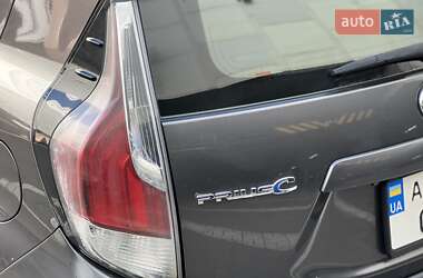 Хетчбек Toyota Prius C 2015 в 