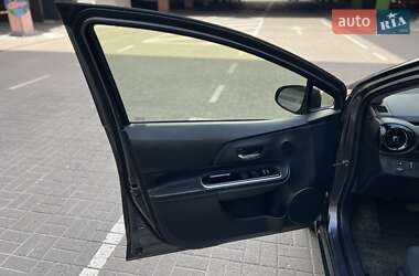 Хетчбек Toyota Prius C 2015 в 