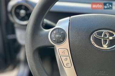 Хетчбек Toyota Prius C 2015 в 