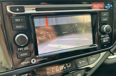 Хетчбек Toyota Prius C 2015 в 