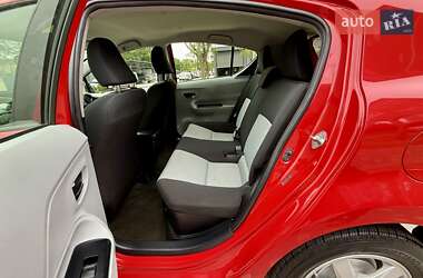 Хэтчбек Toyota Prius C 2012 в 
