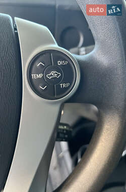 Хэтчбек Toyota Prius C 2013 в 