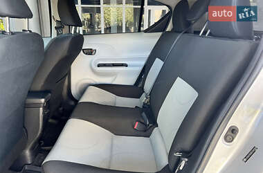 Хэтчбек Toyota Prius C 2013 в 