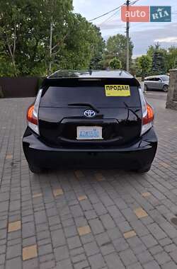 Хэтчбек Toyota Prius C 2016 в 