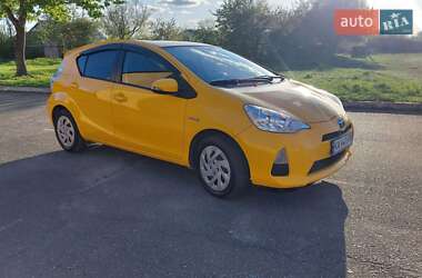 Хэтчбек Toyota Prius C 2015 в Киеве