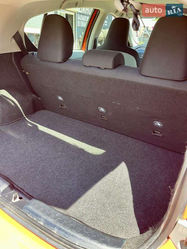 Хетчбек Toyota Prius C 2014 в Одесі
