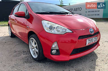 Хэтчбек Toyota Prius C 2015 в 
