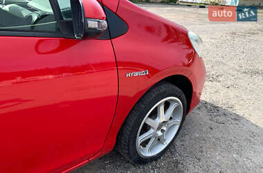 Хэтчбек Toyota Prius C 2015 в 