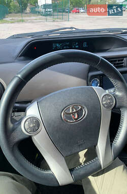 Хэтчбек Toyota Prius C 2015 в 