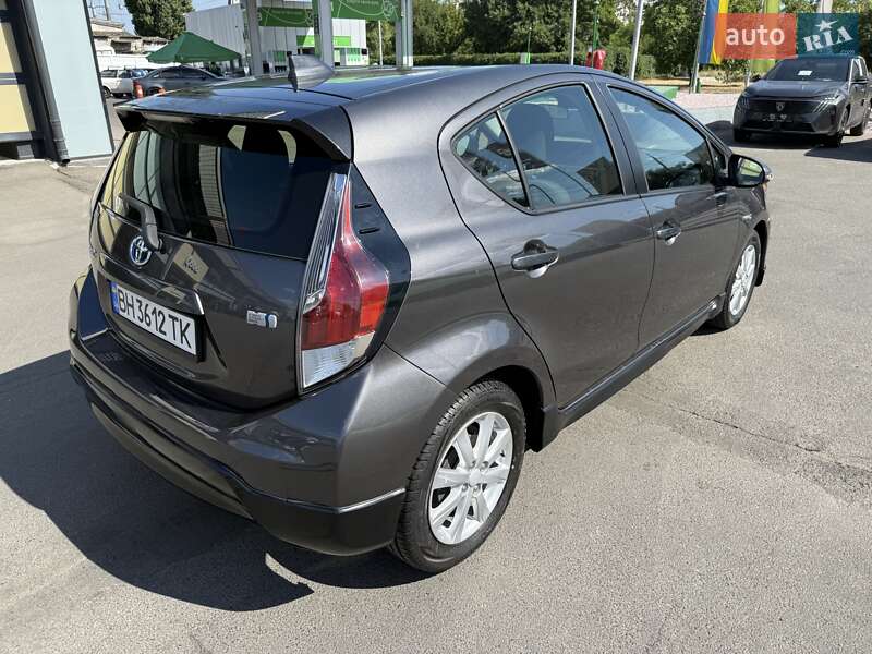 Хэтчбек Toyota Prius C 2017 в Одессе