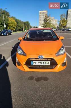 Хэтчбек Toyota Prius C 2014 в Киеве