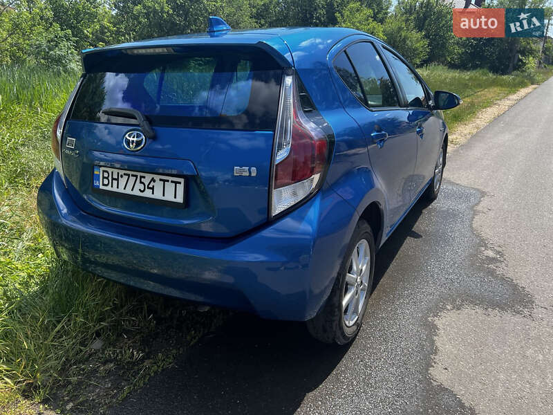 Хэтчбек Toyota Prius C 2015 в Одессе