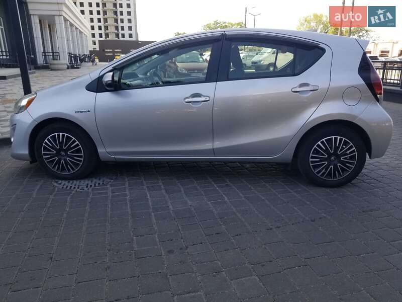 Хэтчбек Toyota Prius C 2016 в Одессе