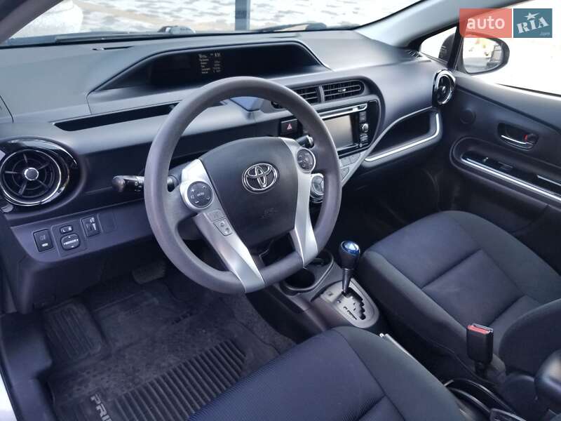 Хэтчбек Toyota Prius C 2016 в Одессе