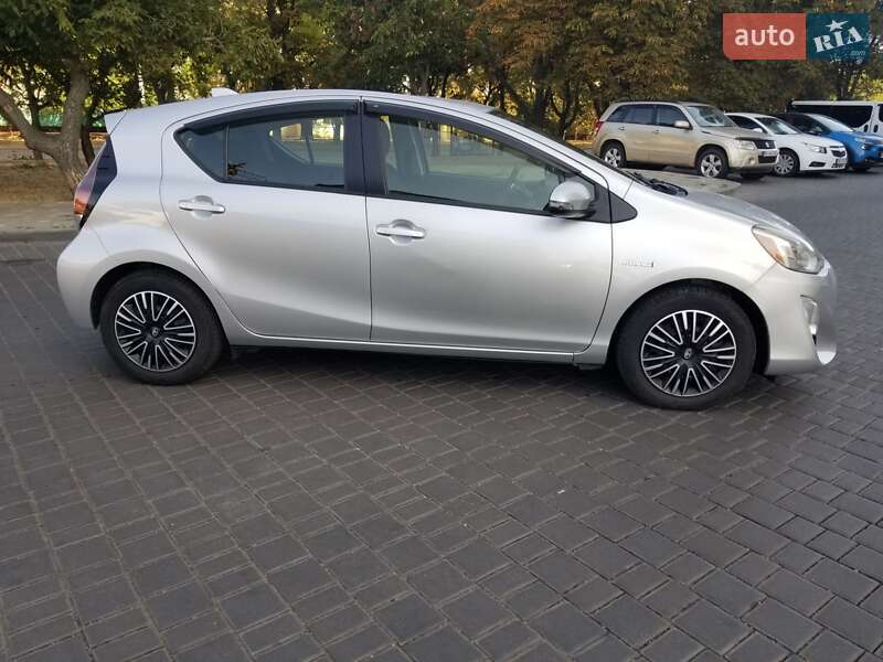 Хэтчбек Toyota Prius C 2016 в Одессе