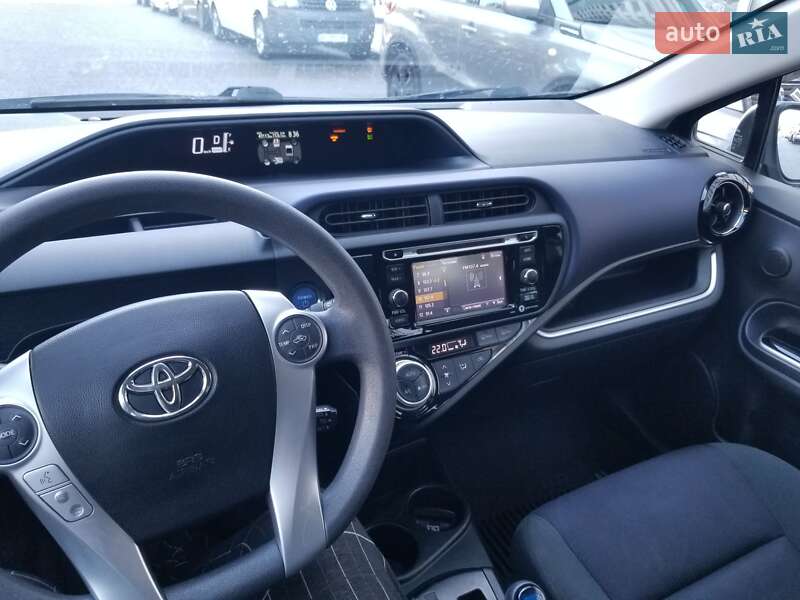 Хэтчбек Toyota Prius C 2016 в Одессе