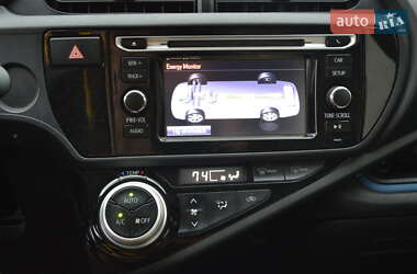 Хэтчбек Toyota Prius C 2012 в 