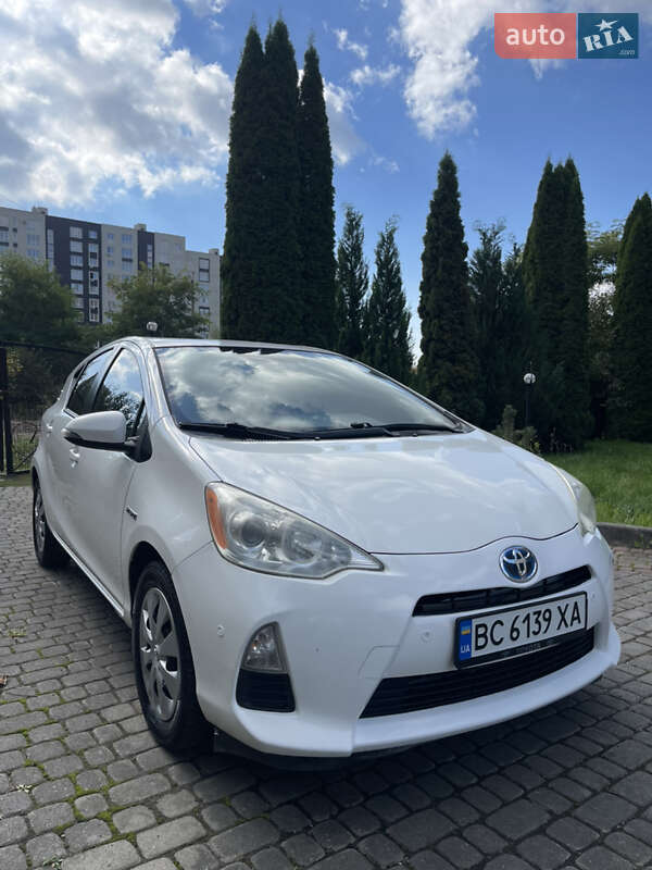 Хэтчбек Toyota Prius C 2013 в Львове