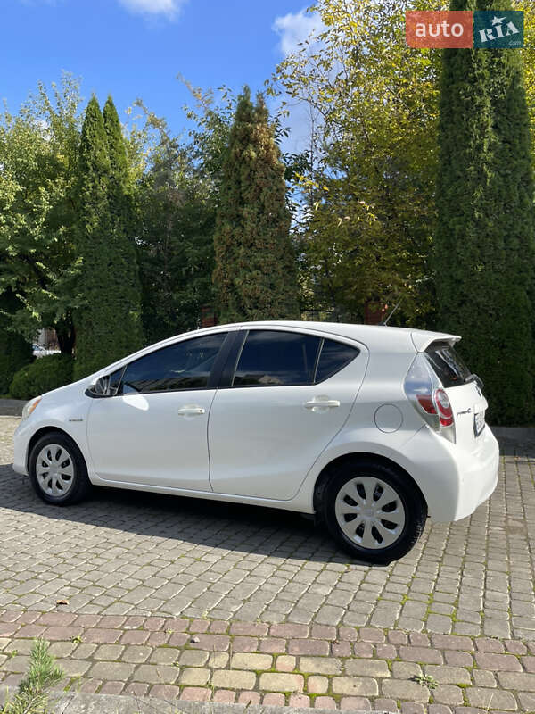 Хэтчбек Toyota Prius C 2013 в Львове