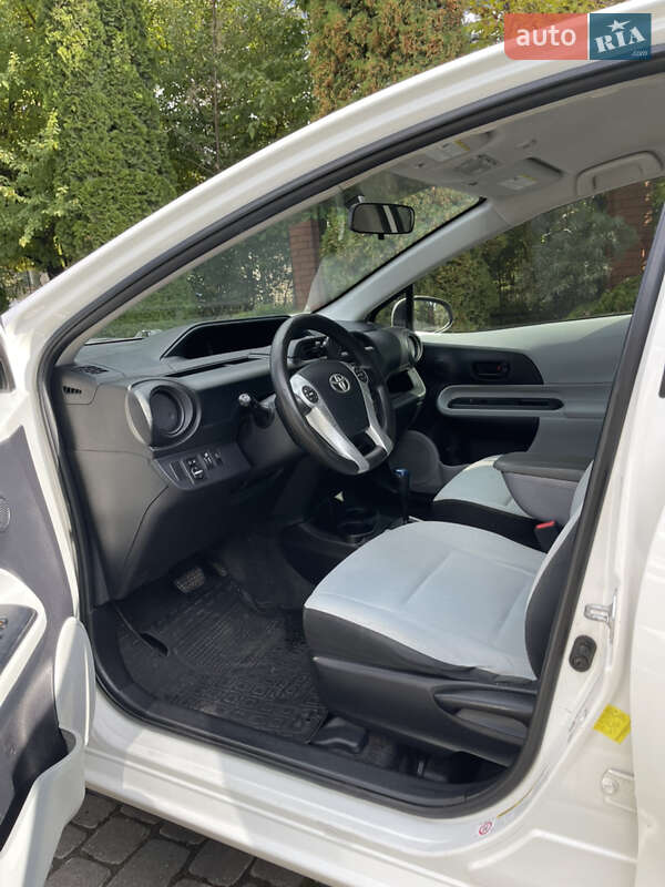 Хэтчбек Toyota Prius C 2013 в Львове