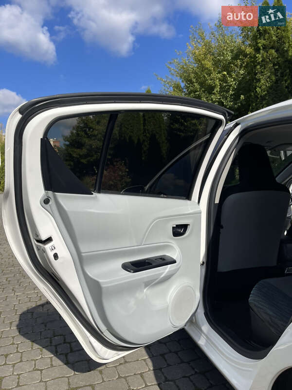 Хэтчбек Toyota Prius C 2013 в Львове