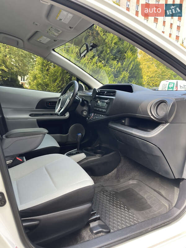 Хэтчбек Toyota Prius C 2013 в Львове