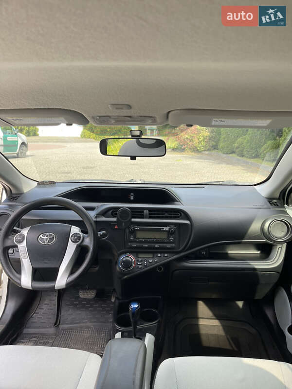 Хэтчбек Toyota Prius C 2013 в Львове