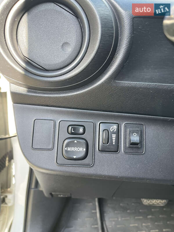 Хэтчбек Toyota Prius C 2013 в Львове