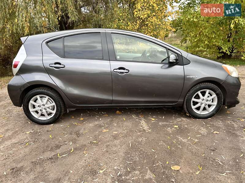 Хэтчбек Toyota Prius C 2012 в Кропивницком