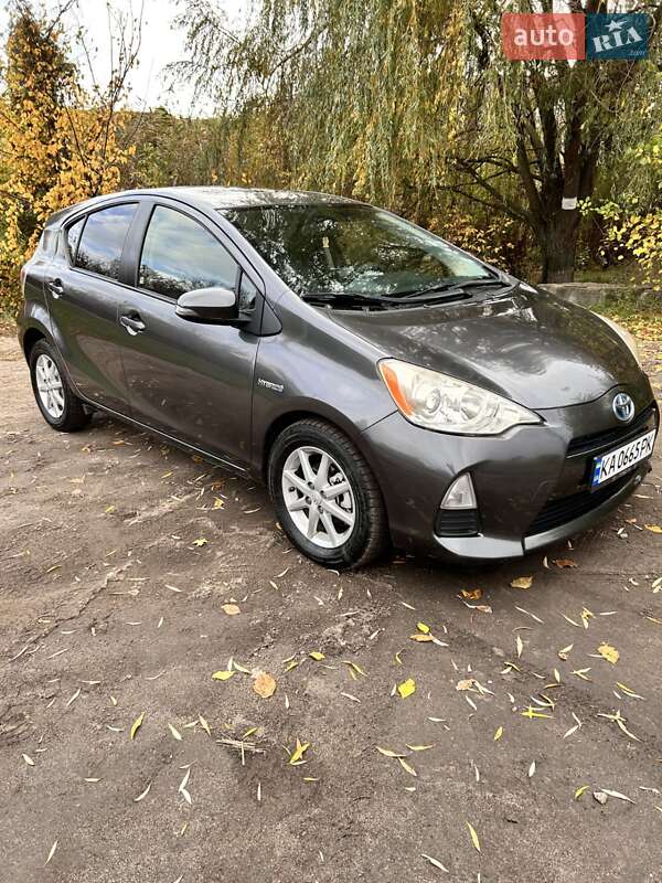 Хэтчбек Toyota Prius C 2012 в Кропивницком