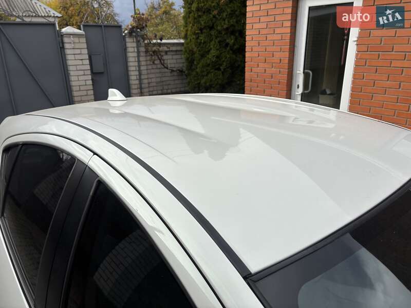 Хетчбек Toyota Prius C 2015 в Дніпрі