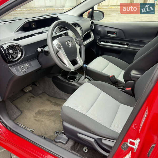 Хэтчбек Toyota Prius C 2015 в Киеве