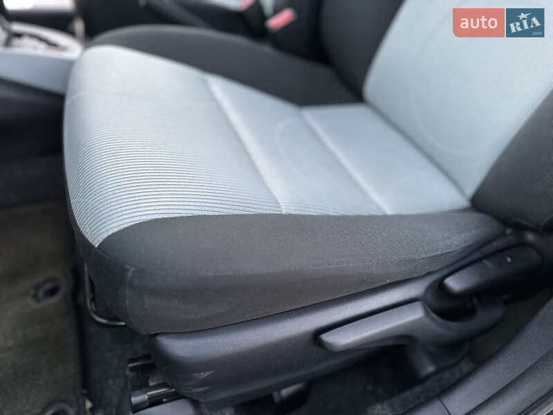 Хетчбек Toyota Prius C 2014 в Одесі фото 12 Хетчбек Toyota Prius C 2014 в Одесі