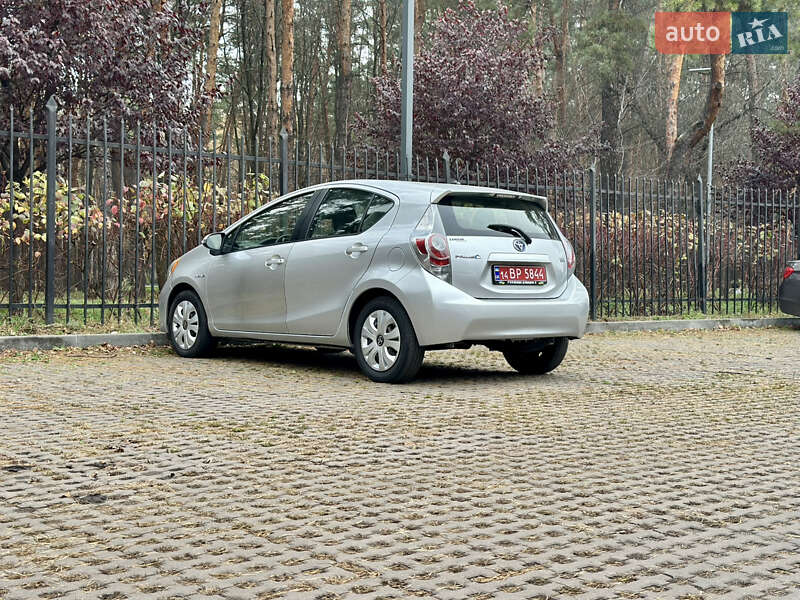 Хэтчбек Toyota Prius C 2014 в Киеве фото 13 Хэтчбек Toyota Prius C 2014 в Киеве