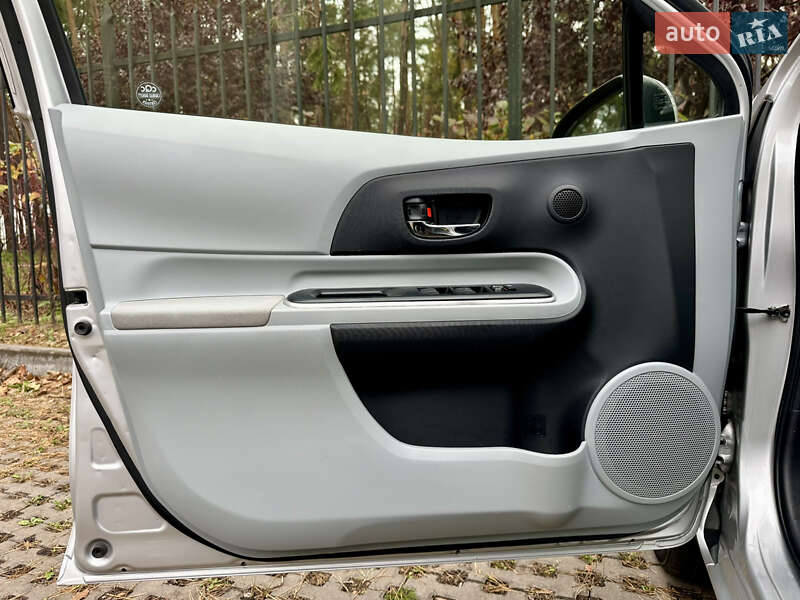 Хэтчбек Toyota Prius C 2014 в Киеве фото 23 Хэтчбек Toyota Prius C 2014 в Киеве