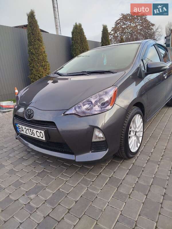 Хэтчбек Toyota Prius C 2014 в Кропивницком
