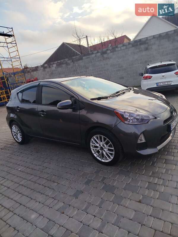 Хэтчбек Toyota Prius C 2014 в Кропивницком
