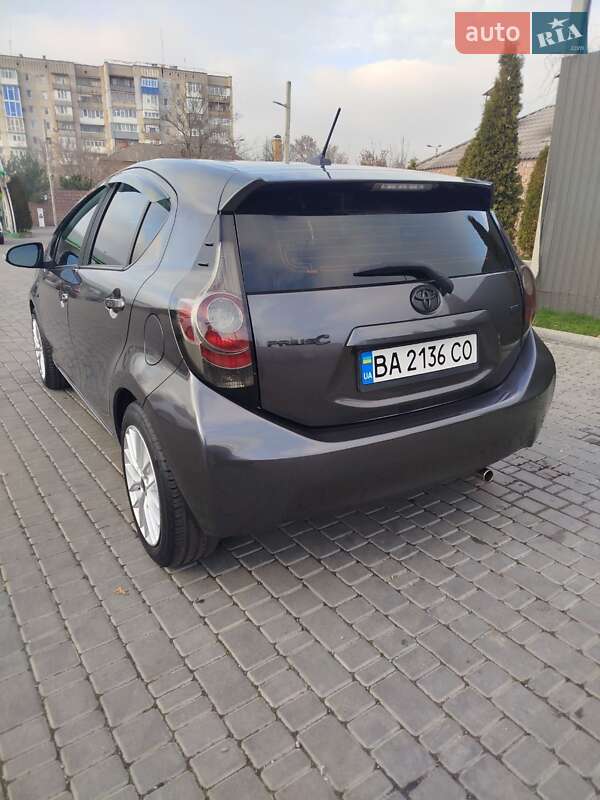 Хэтчбек Toyota Prius C 2014 в Кропивницком