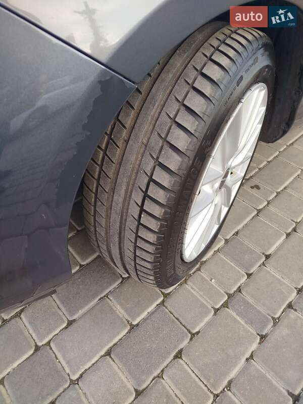 Хэтчбек Toyota Prius C 2014 в Кропивницком